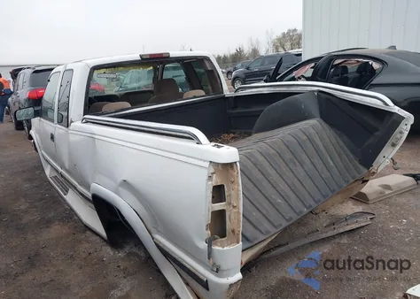 1997 Chevrolet C1500 Fleetside z USA, uszkodzony, nr VIN 2GCEC19R4V1218362